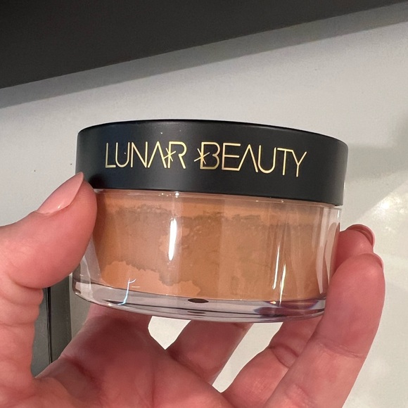 NIB Lunar Beauty Medium Setting Powder - Picture 2 of 4